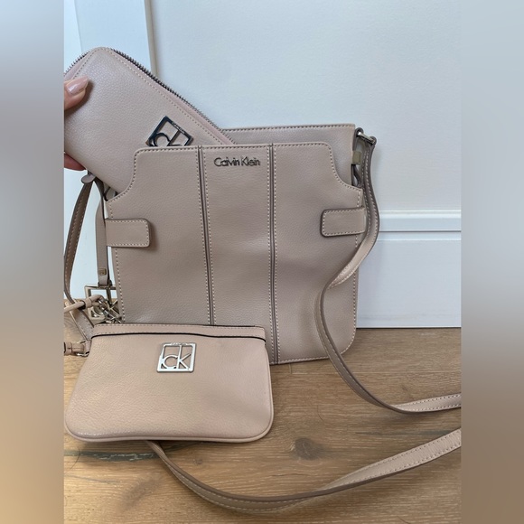 Calvin Klein cross body bag, wristlet and wallet (set) - Picture 1 of 12